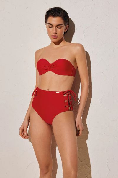 Εικόνα της Ysabel Mora Κόκκινο Σετ Μαγιό Με Ψηλόμεσο Slip Με Ανοίγματα.