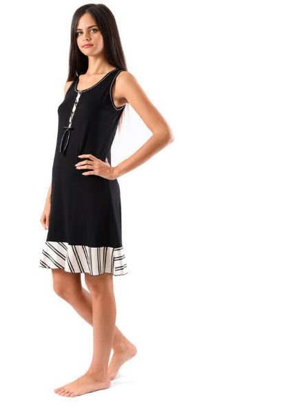 Εικόνα της Zen by Daisy μαύρο αμάνικο νυχτικό.