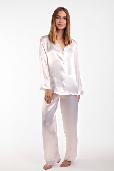Εικόνα της Elite εκρού σατέν κουμπωτή γυναικεία πιτζάμα.