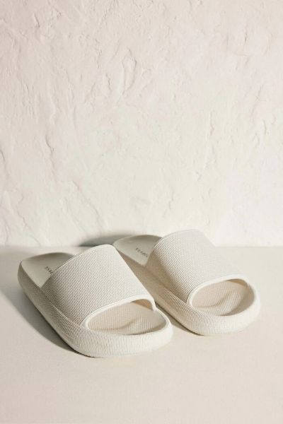 Εικόνα της Ysabel Mora Εκρού Γυναικείες Καλοκαιρινές Παντόφλες.