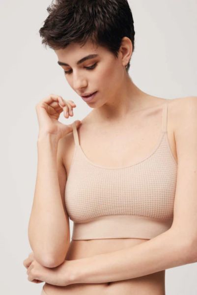 Εικόνα της Ysabel Mora Μπεζ Μπουστάκι.