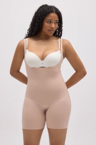 Εικόνα της Ysabel Mora Μπεζ Ολόσωμο Λαστέξ.