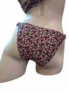 Εικόνα της Apple μαύρο εμπριμέ μαγίο slip με στενό πλαϊνό.