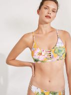 Εικόνα της Ysabel Mora κίτρινο φλοράλ bikini top.