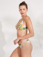 Εικόνα της Ysabel Mora κίτρινο φλοράλ bikini top.