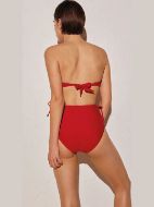 Εικόνα της Ysabel Mora Κόκκινο Σετ Μαγιό Με Ψηλόμεσο Slip Με Ανοίγματα.