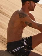 Εικόνα της Ysabel Mora Μαύρο Ανδρικό Σορτς Μαγιό Μακρύ.