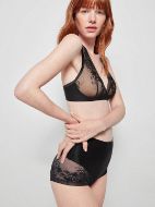 Εικόνα της Gisela μαύρο ψηλόμεσο σφιχτό slip με δαντέλα.