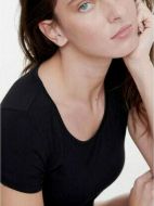 Εικόνα της Μαύρο γυναικείο τοπ με κοντό μανίκι από 95% Bamboo - 5% Elastane.