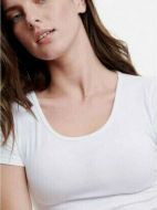 Εικόνα της Λευκό γυναικείο τοπ με κοντό μανίκι από 95% Bamboo - 5% Elastane.