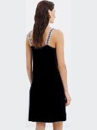 Εικόνα της Γιώτα Μαύρο Φόρεμα Homeware Με Φαρδιά Ράντα.