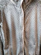 Εικόνα της Noidinotte φλις γκρι πουά κουμπωτή γυναικεία ρόμπα.