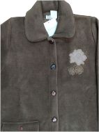 Εικόνα της Jeannette καφέ φλις γυναικεία κουμπωτή ρόμπα με κέντημα.