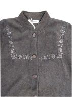 Εικόνα της Jeannette ανθρακί κουμπωτή φλις γυναικεία ρόμπα με κέντημα.