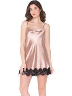 Εικόνα της Jeannette Γυναικείο σατέν νυχτικό καμηλό με μαύρη δαντέλα στο τελείωμα.