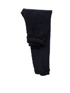 Εικόνα της Adelle μαύρη βελούδινη φόρμα με κουκούλα.