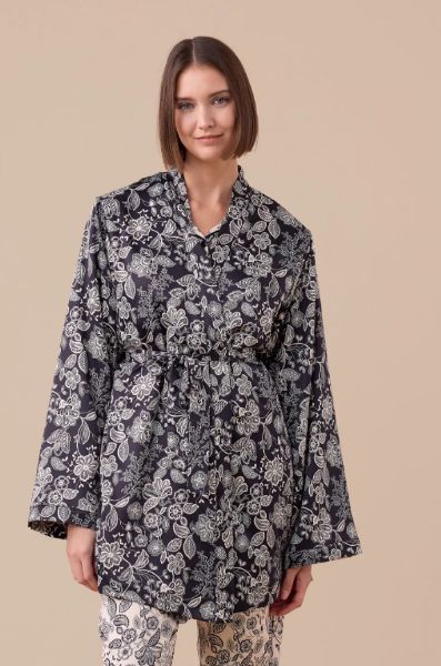 Εικόνα της Noidinotte Σταυρωτή Σατέν Μαύρη Εμρπιμέ Ρόμπα Με Μπεζ Επένδυση.