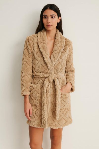 Εικόνα της Passion Μπεζ Γυναικεία Σταυρωτή Ρόμπα Με Ανάγλυφο Σχέδιο.