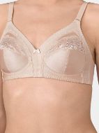 Εικόνα της Triumph Claudette 104 N Μπεζ.