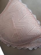 Εικόνα της Naturana ροζ σουτιέν με δαντέλα, ελαφριά επένδυση, χωρίς μπανέλα.