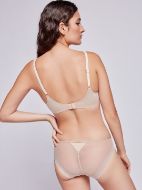 Εικόνα της Μπεζ γυναικείο σουτιέν τριγωνάκι χωρίς μπανέλα, με ελαφριά επένδυση. Επιπλέον κλιπς στις ράντες,για να γίνονται χιαστί.