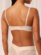 Εικόνα της Triumph Body Make Up Illusion Lace Balconette Μπεζ Σουτιέν Με Μπανέλα & Ελαφριά Επένδυση.