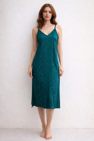 Εικόνα της Gisela Σατέν Midi Νυχτικό Πράσινο Με Ανάγλυφο Σχέδιο Ραντάκι.